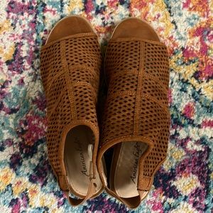 American Eagle Block Heel Open toe size 8